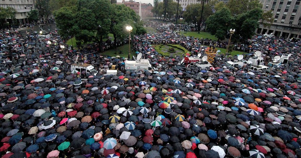 Una Multitud March En Buenos Aires Por La Muerte De Nisman