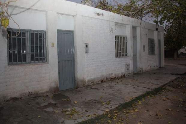 Su ex le dio tres tiros y ahora pelea por su vida