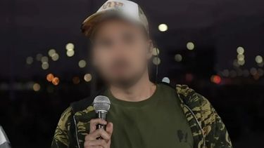 Dos excéntricas estrellas felicitaron a un periodista sanjuanino por obtener la licenciatura