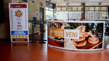 El turismo se promociona con gigantografías en el Aeropuerto