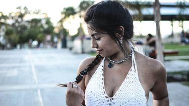 Las fotos de una modelo sanjuanina en silla de ruedas que son virales