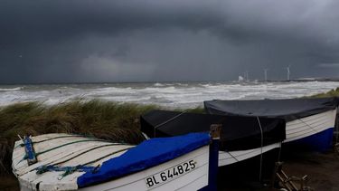 Francia se prepara para recibir una violenta tormenta.