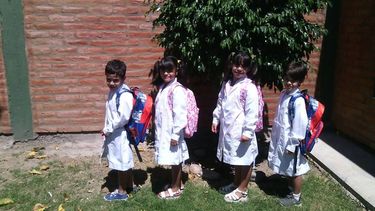 Los cuatrillizos empezaron la Primaria