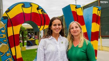 Eugenia y Guadalupe, las responsables de llevar en lo alto las tradiciones valencianas y un cambio de mando lleno de emoción