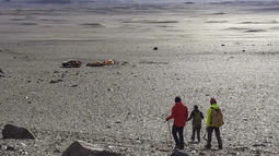 Una andinista sanjuanina pasó un día desaparecida en un cerro de La Rioja. Por el caso se implementó un importante operativo de búsqueda, aunque finalmente fue hallada casualmente por un grupo de turistas. Foto: Nueva Rioja Una andinista sanjuanina pasó un día desaparecida en un cerro de La Rioja. Por el caso se implementó un importante operativo de búsqueda, aunque finalmente fue hallada casualmente por un grupo de turistas. Foto: Nueva Rioja