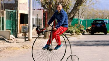 La historia del coleccionista sanjuanino que atesora la bicicleta más antigua de la provincia