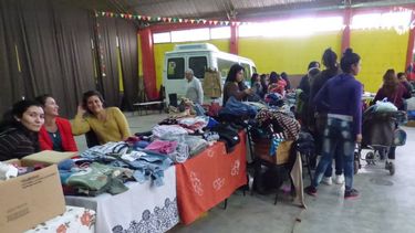 Armaron un trueque de indumentaria en Caucete