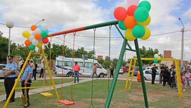 La plaza del barrio Bandera Argentina ahora se llama Dr. Albert Sabin