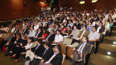 A sala llena presentaron Cómo entender el periodismo