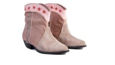 Botas: bordados, brillos y terciopelo, los hits de la temporada