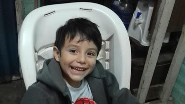 Una rifa y un pedido desesperado por un nene sanjuanino que sueña con caminar