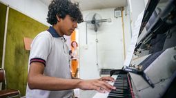 La Escuela de Música cuenta actualmente con 800 alumnos, de los cuales 550 están en el nivel de pregrado.