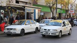 Blanquearán a 2500 choferes de taxi y remis