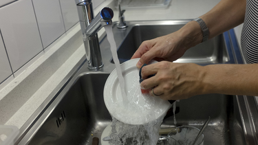 Distintos barrios de Chimbas y Rivadavia notarán fallas en el servicio de agua potable.