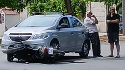 Dos menores viajaban en moto y protagonizaron un fuerte choque en Caucete: terminaron con múltiples fracturas Dos menores viajaban en moto y protagonizaron un fuerte choque en Caucete: terminaron con múltiples fracturas