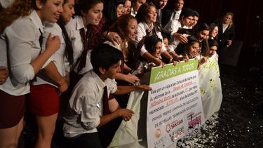 Con más de 8 mil kilos de botellas, la Escuela Storni ganó el viaje a Bariloche