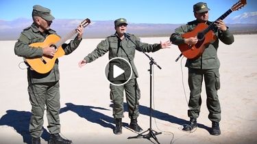 Video: Gendarmes cantando ‘Vallecito de Huaco’ la rompen en las redes