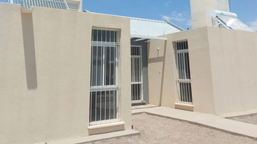 Venden por Facebook termotanques solares de casas del IPV recién entregadas