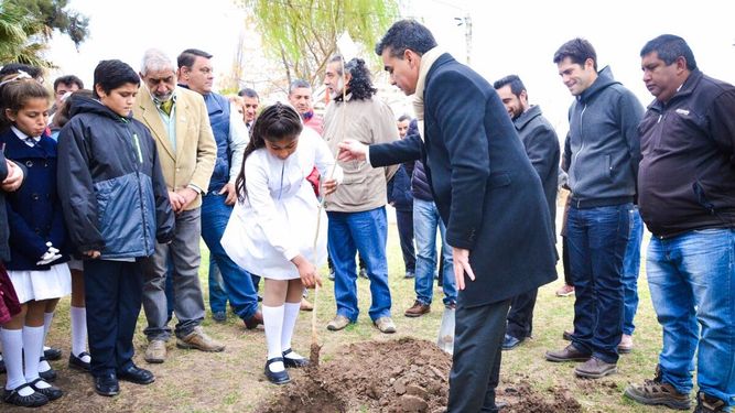 Dos chicos de Chimbas tienen árboles que llevan sus nombres