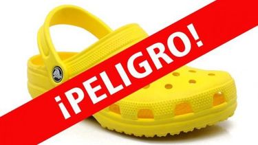 La peligrosa moda de usar calzado tipo Crocs