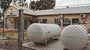 Con la baja en las temperaturas, ponen a punto los artefactos en las escuelas