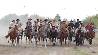 Con mucho frío, la Cabalgata de la Fe se puso en marcha