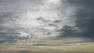 Máxima de 26º y un alerta por vientos intensos en la Cordillera