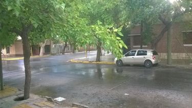 Máxima de 12º con probabilidad de lloviznas para toda la jornada