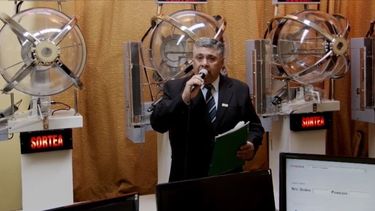 El curioso inicio del sorteo de viviendas: casas para todos sin sorteo