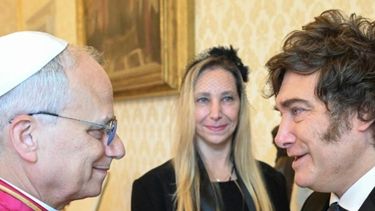 javier milei se reunio con leon xiv y el papa le aseguro que vendra a la argentina