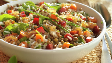 La ensalada de lentejas es una opción fresca y económica para disfrutar a fin de mes.