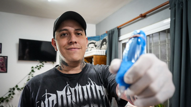 El tatuador que encontró su camino en plena pandemia y ahora vive de su pasión