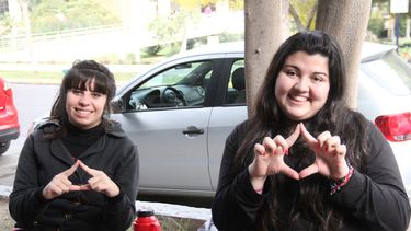 Fanáticas de Sabroso ya acampan para ver el concierto del viernes