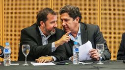 El expresidente de COVIAR, Mario González, (izq.) junto al ministro de Producción de San Juan, Gustavo Fernández. La COVIAR ahora enfrenta un giro drástico a partir de la resolución nacional que aplicó modificaciones clave. El expresidente de COVIAR, Mario González, (izq.) junto al ministro de Producción de San Juan, Gustavo Fernández. La COVIAR ahora enfrenta un giro drástico a partir de la resolución nacional que aplicó modificaciones clave.
