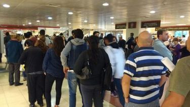 Fin de la moratoria: impresionantes colas en el Centro Cívico