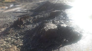 Fotos: una creciente complicó un tramo de la Ruta 150