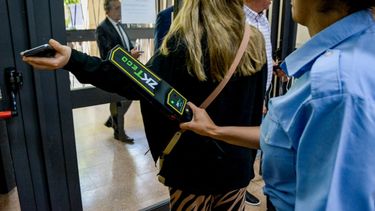 Tras la tragedia, reforzaron la seguridad de Tribunales con un detector de metales