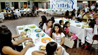 Protesta en escuela albergue: “No podemos darles de comer a los chicos con $5,20 por día”