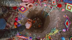 Corpachada, dar de comer a la madre tierra: todo sobre este ritual ancestral que también se practica en San Juan