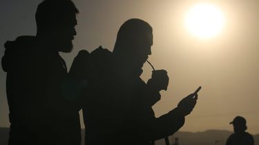 Las mejores postales que dejó el eclipse que oscureció San Juan