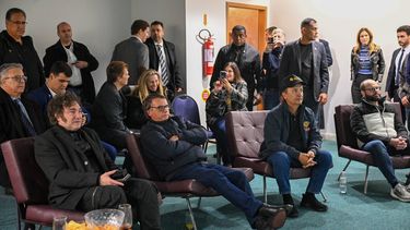 Milei y Bolsonaro miraron juntos la eliminación de Brasil en la Copa América, a horas de la cumbre conservadora en Camboriú