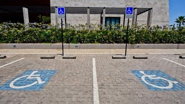 Mirá cómo gestionar la oblea de estacionamiento para personas con discapacidad en Capital