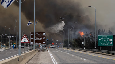 Vientos y calor extremo potencian los incendios en Israel, obligando a cerrar la autopista Jerusalén-Tel Aviv