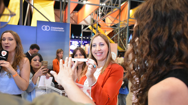 Un novio se enteró por TV que su pareja lo inscribió para casarse en el concurso de la Fiesta Nacional del Sol