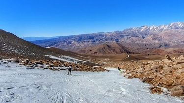 Video: la extrema bajada de los esquiadores sanjuaninos en Manantiales