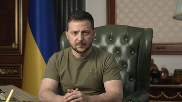 Volodimir Zelenski introdujo al Gral. San Martín en el conflicto que mantiene Ucrania con Rusia.