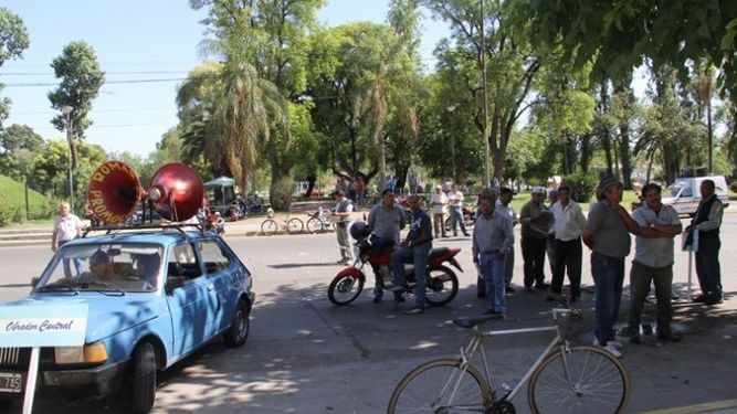 Empleados del Obrador Central cortan calle en reclamo de paritarias