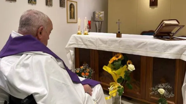 El Vaticano difundió la primera imagen del papa Francisco tras la internación