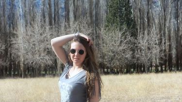 Agostina, una reina con sueño de mochilera