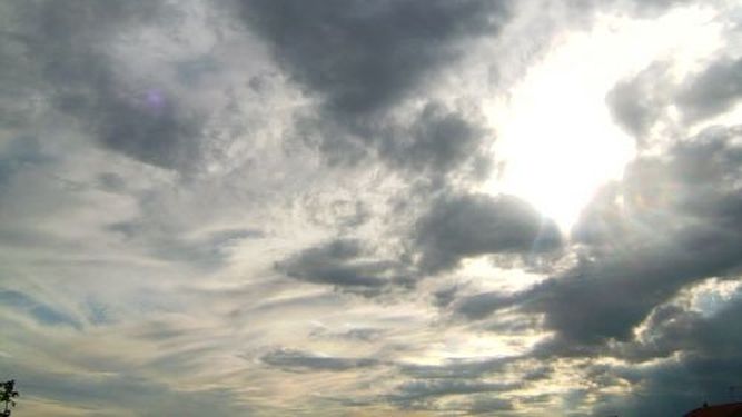 Máxima de 30º y probabilidad de lluvias durante la jornada